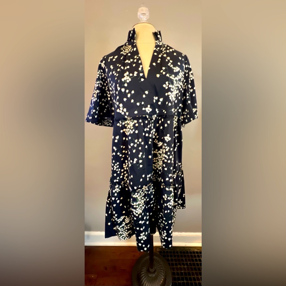Tuckernuck Black tossed floral Crawford short sleeve  womens dress Size L